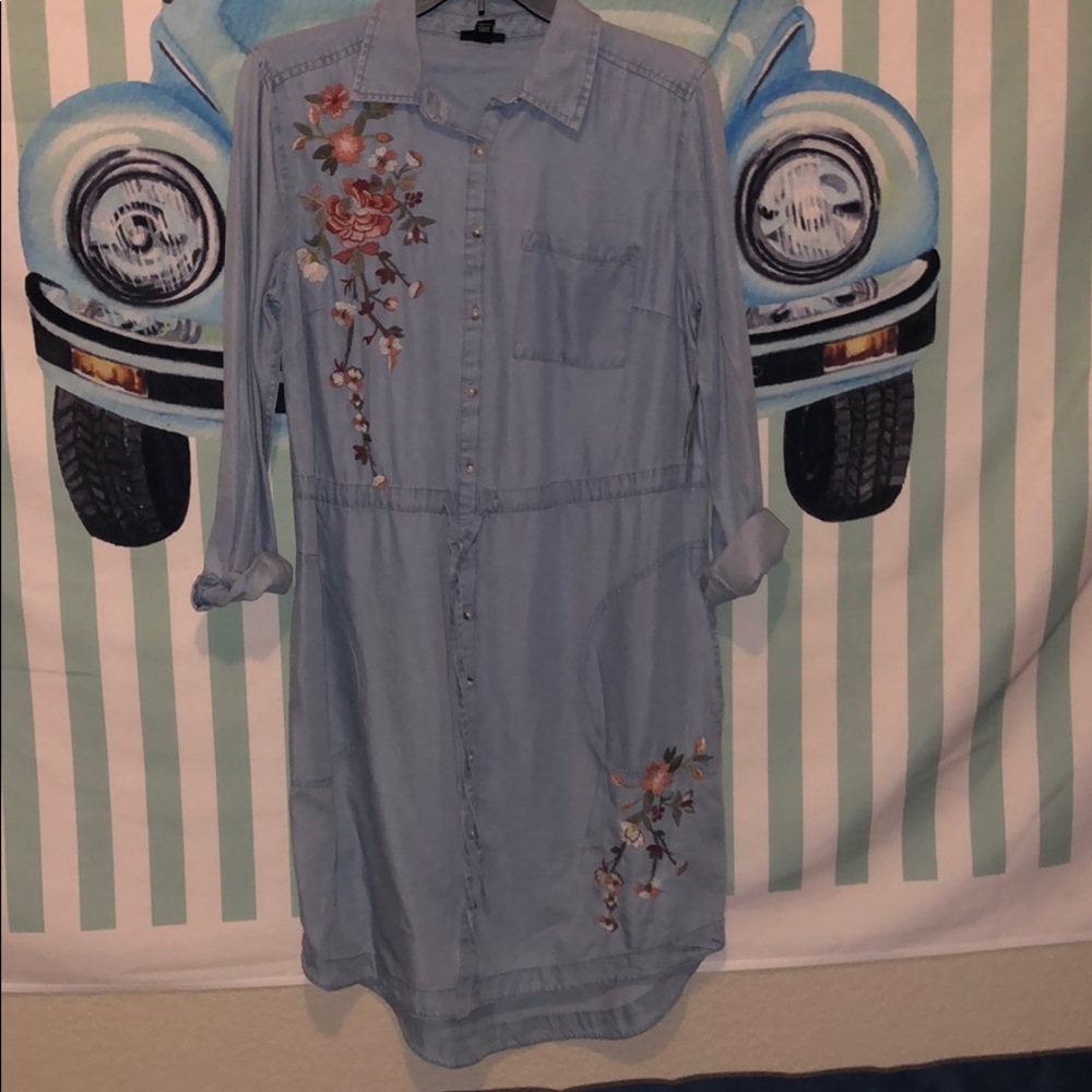 Medium a.n.a Denim Dress, Never worm. Can cinch.